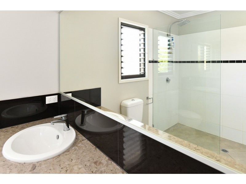 27 WEST RIDGE CRESCENT, West Gladstone QLD 4680