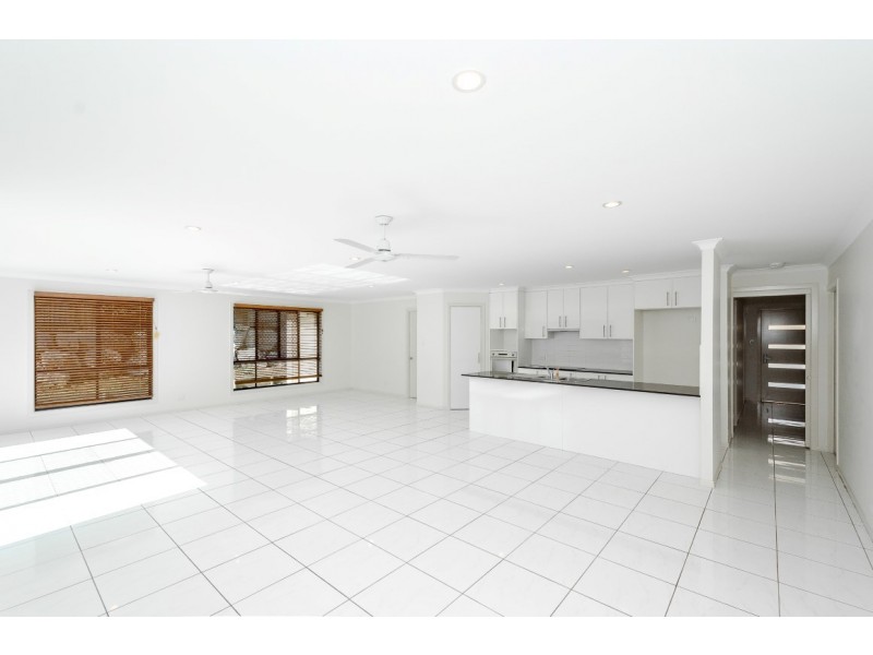 4 BEAVER AVENUE, South Gladstone QLD 4680