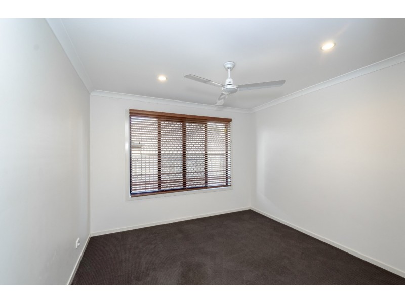 4 BEAVER AVENUE, South Gladstone QLD 4680
