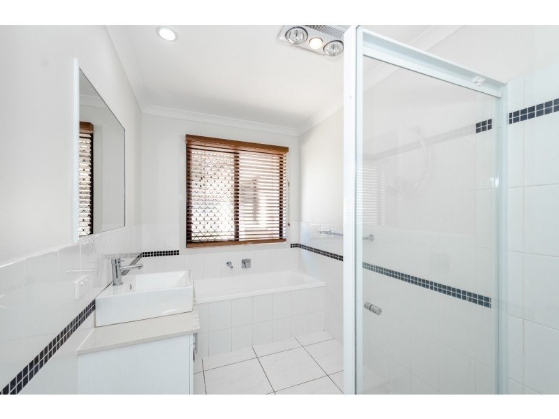 4 BEAVER AVENUE, South Gladstone QLD 4680