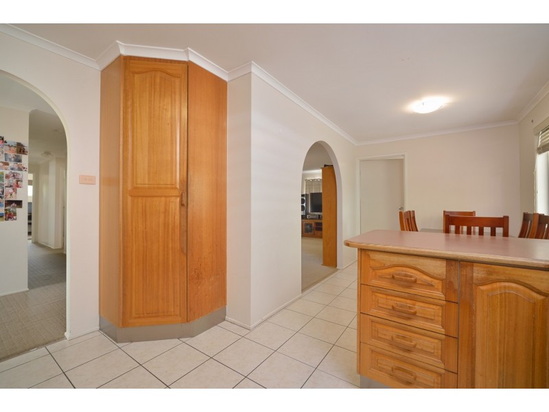 8 TENBY CLOSE, Telina QLD 4680