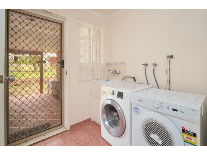 8 TENBY CLOSE, Telina QLD 4680