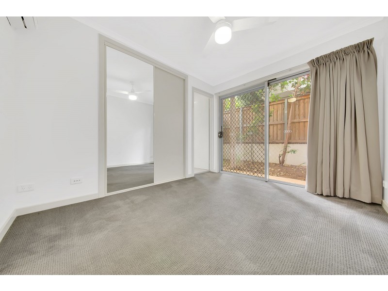 12 Flinders Street, West Gladstone QLD 4680