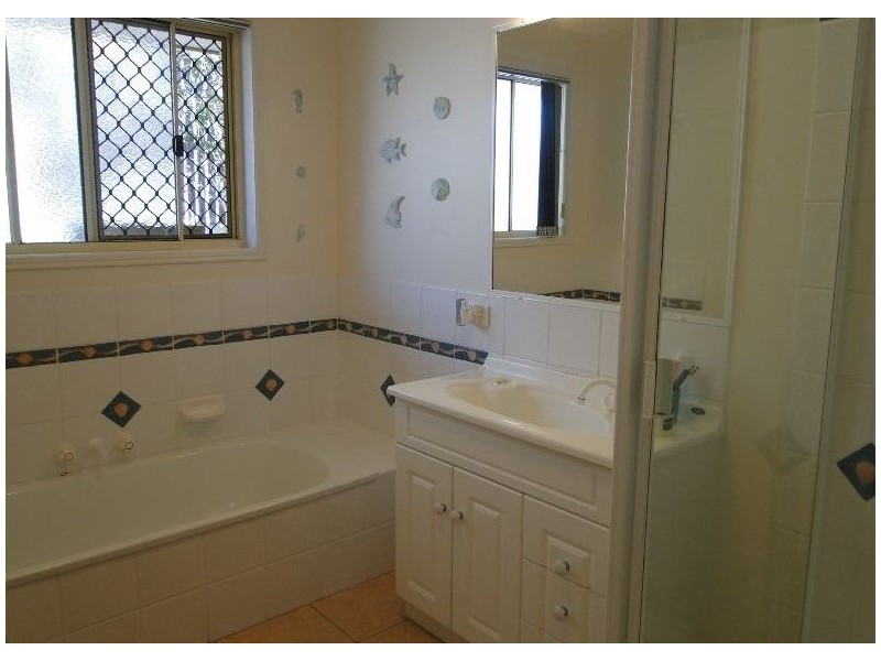 61 PENDA AVENUE, New Auckland QLD 4680