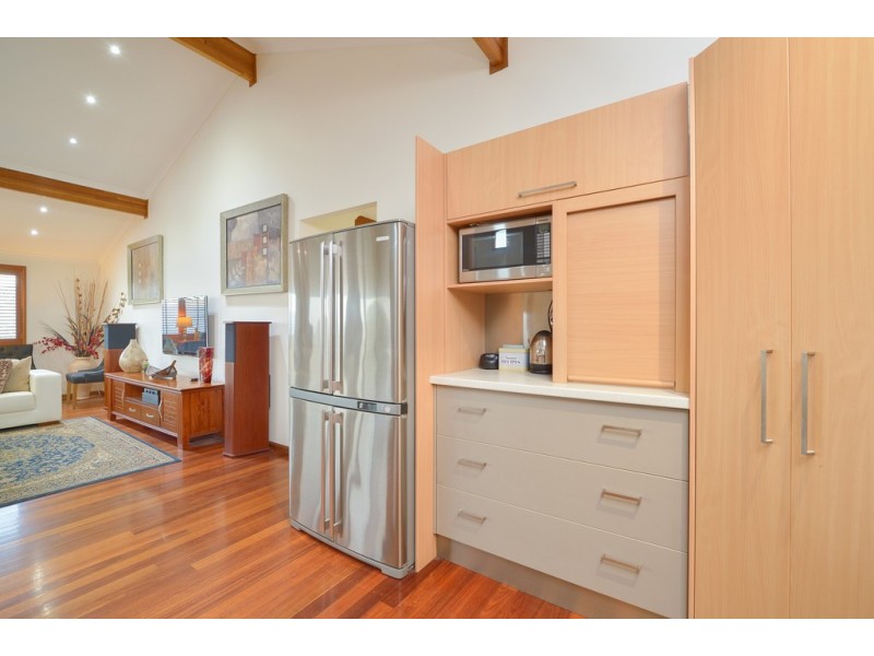 25 EDEN STREET, South Gladstone QLD 4680