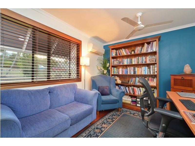 25 EDEN STREET, South Gladstone QLD 4680