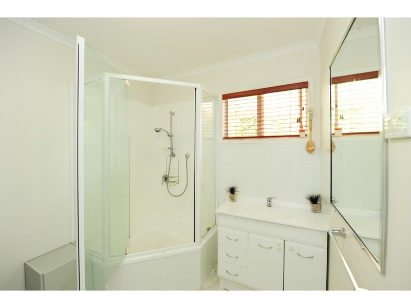 27  Hibiscus Ave, Gladstone QLD 4680
