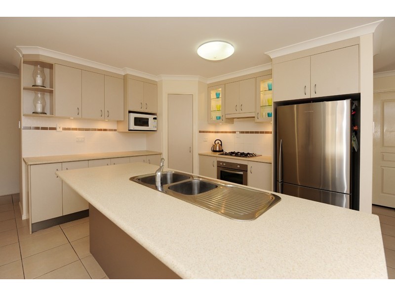 6 Leslie Street, Gladstone QLD 4680