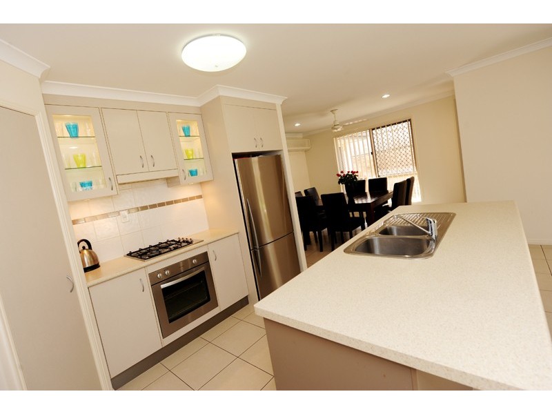 6 Leslie Street, Gladstone QLD 4680