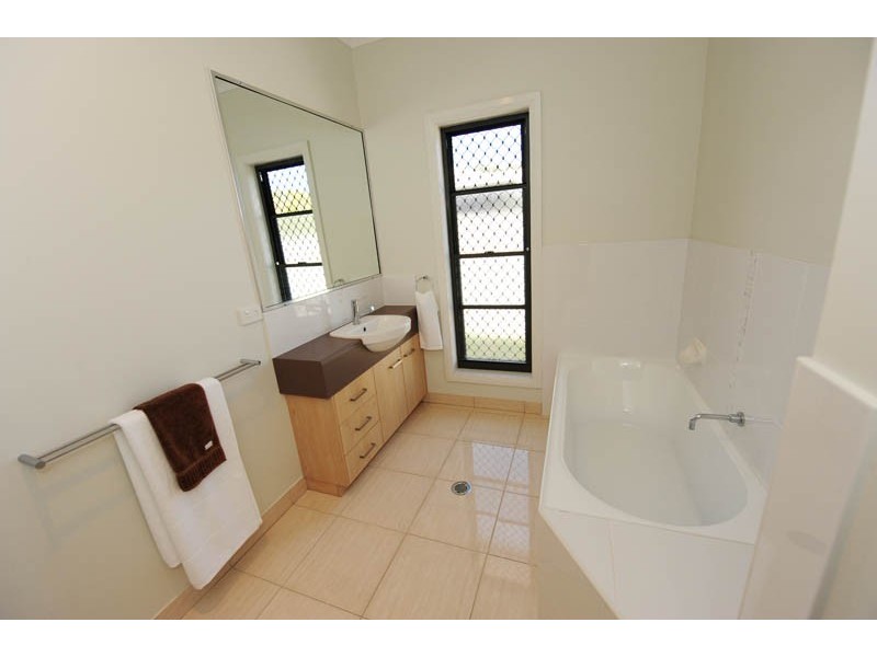 27 Larcom Rise, Gladstone QLD 4680