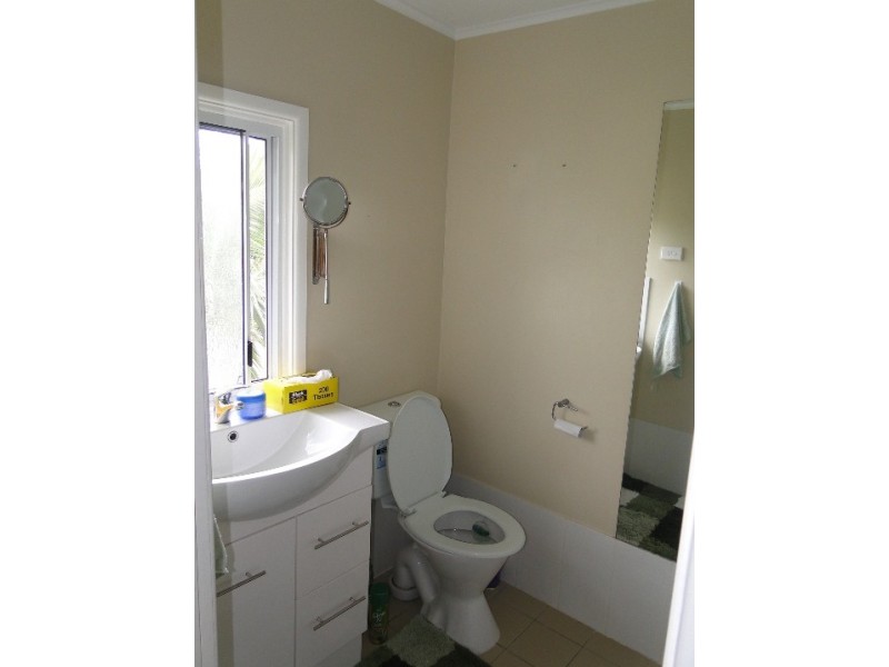 33 Boles Street, West Gladstone QLD 4680