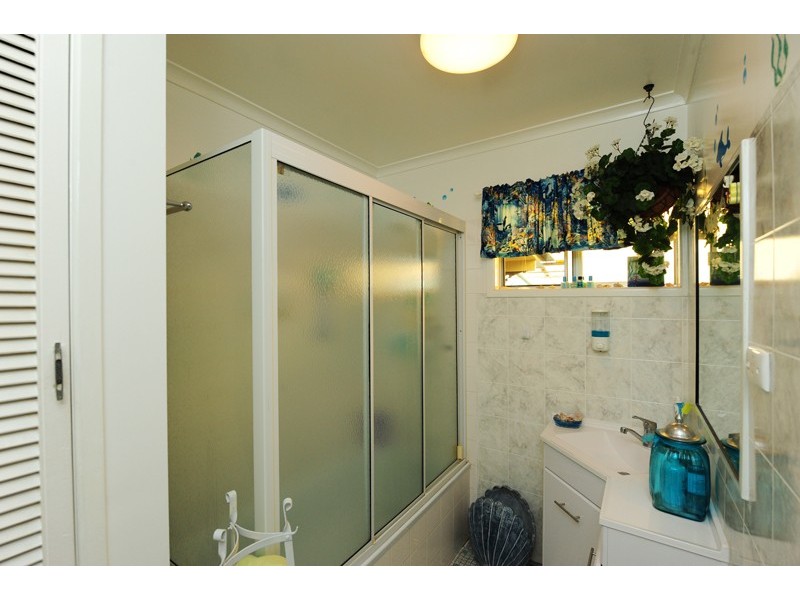 6 Heron Court, New Auckland QLD 4680