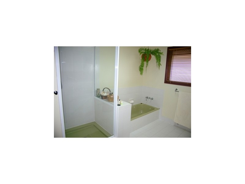 17 Vernon Road, Gladstone QLD 4680