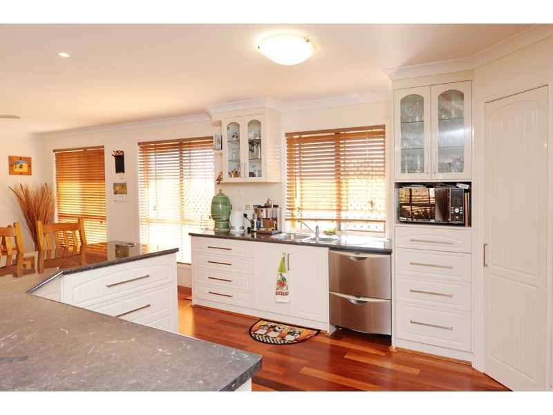 4 Julius Crescent, Clinton QLD 4680