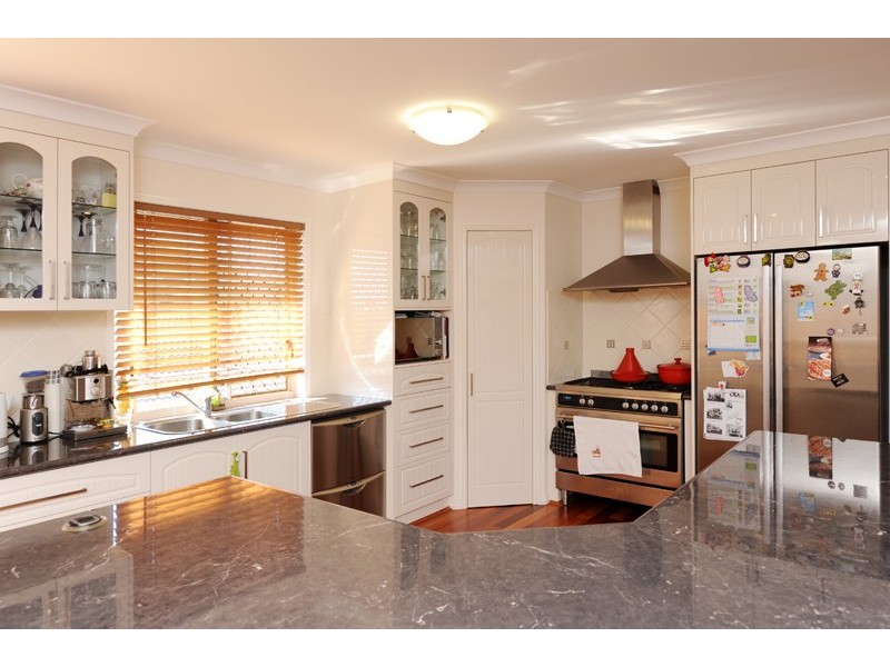 4 Julius Crescent, Clinton QLD 4680