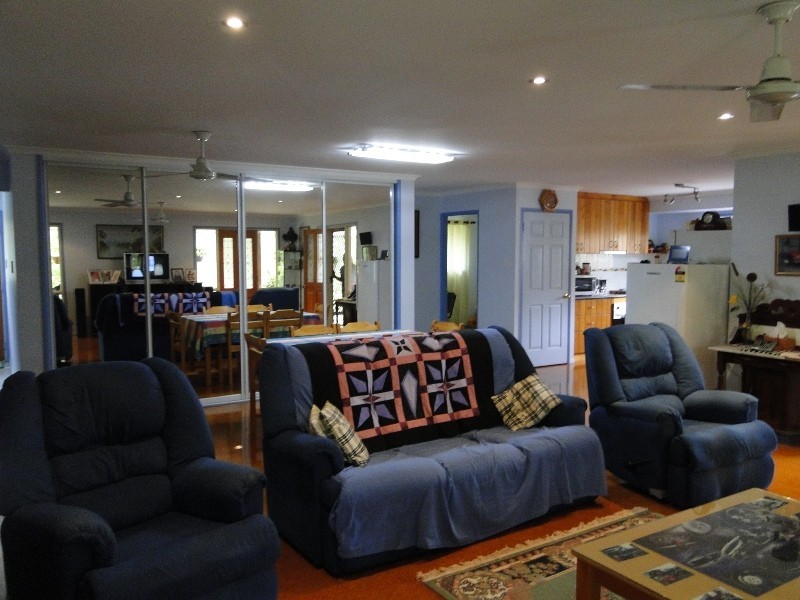 39 Flora, Beecher QLD 4680