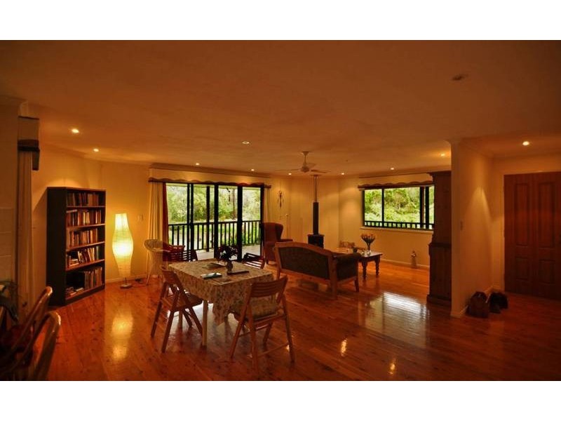 21 Lakeview Drive, Gin Gin QLD 4671
