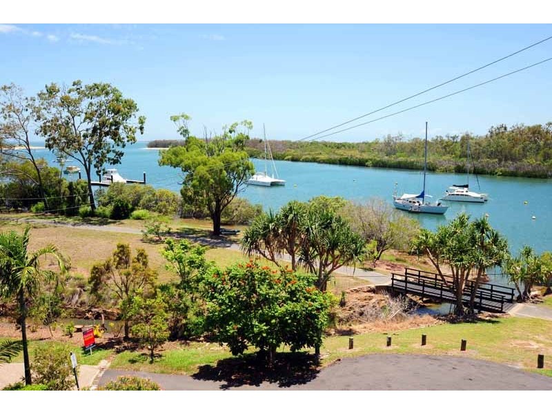 9 River Drive, Boyne Island QLD 4680