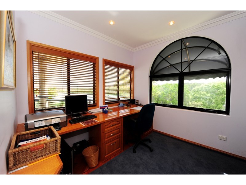 9 River Drive, Boyne Island QLD 4680