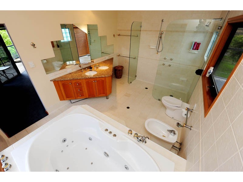 9 River Drive, Boyne Island QLD 4680