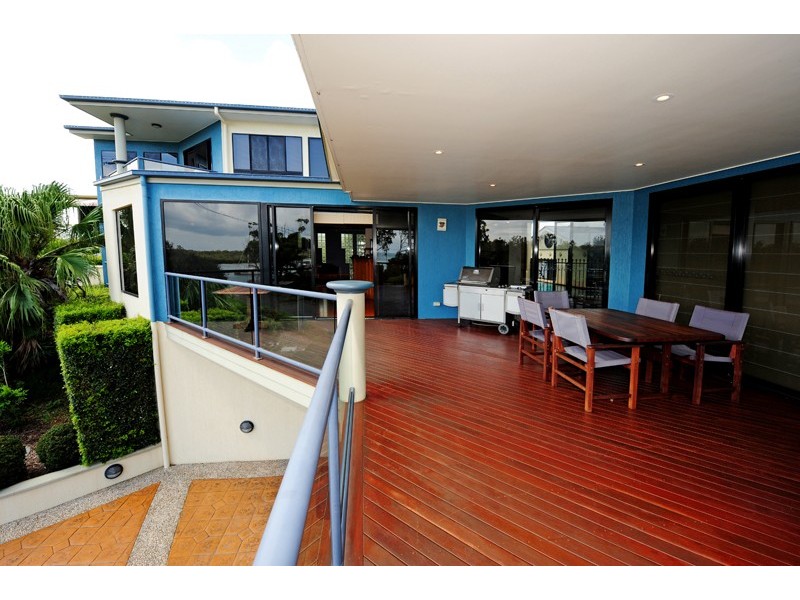 9 River Drive, Boyne Island QLD 4680