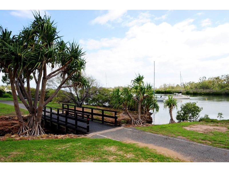 9 River Drive, Boyne Island QLD 4680