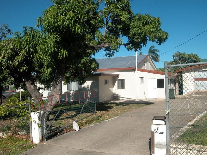 3 Yarroon Street, Gladstone City QLD 4680
