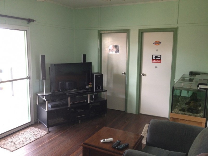 2 Murray Street, West Gladstone QLD 4680