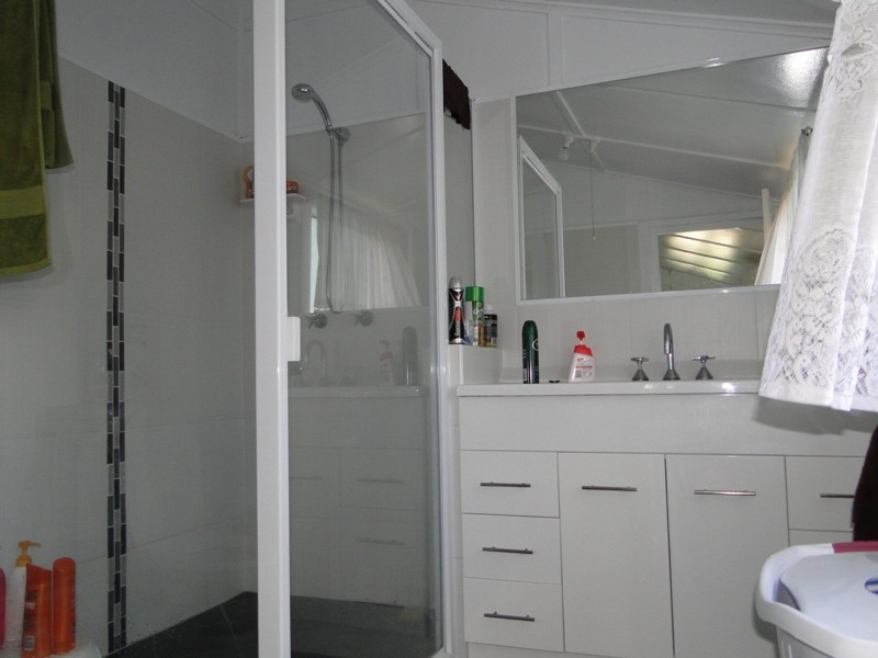 2 Murray Street, West Gladstone QLD 4680