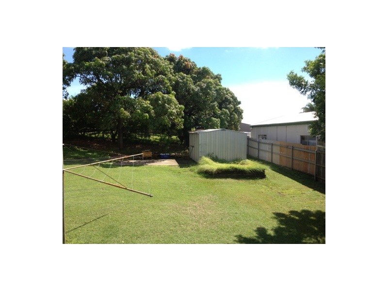 2 Murray Street, West Gladstone QLD 4680