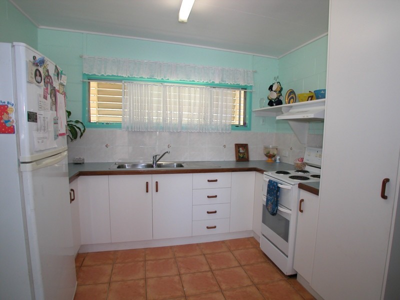 Units 1-5 / 33 Butler Street, New Auckland QLD 4680