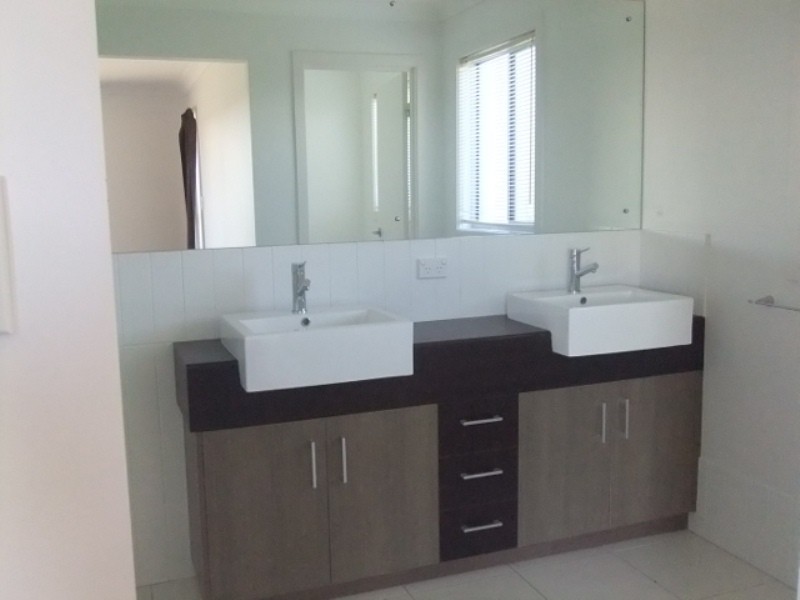 8 Barramundi Drive, Burrum Heads QLD 4659