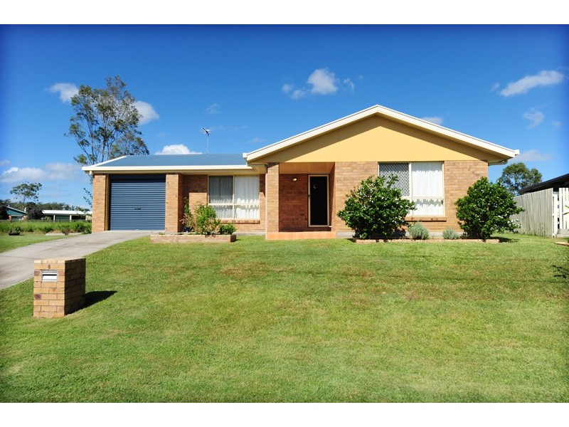 8 Dickinson Road, Gladstone QLD 4680