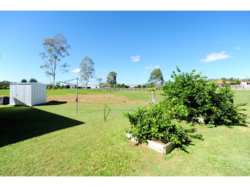 8 Dickinson Road, Gladstone QLD 4680
