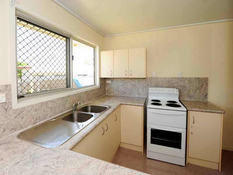 13 LUSCOMBE COURT, New Auckland QLD 4680