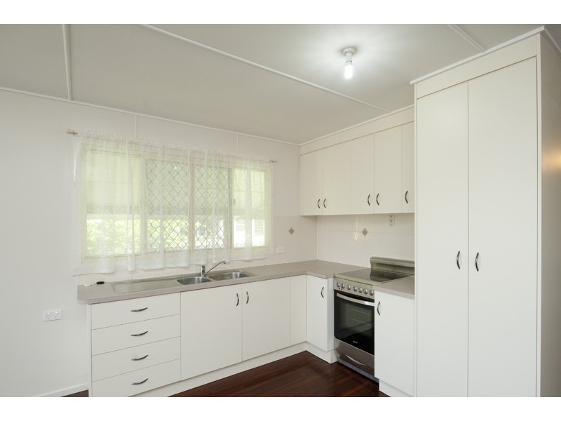 8 Brisbane Street, Barney Point QLD 4680