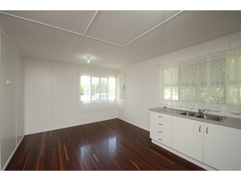 8 Brisbane Street, Barney Point QLD 4680