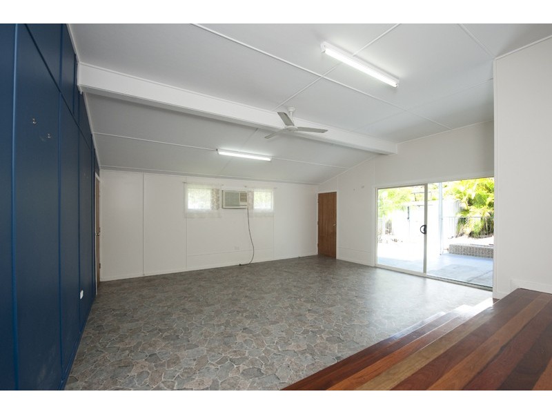 8 Brisbane Street, Barney Point QLD 4680