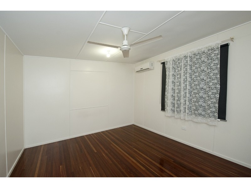 8 Brisbane Street, Barney Point QLD 4680