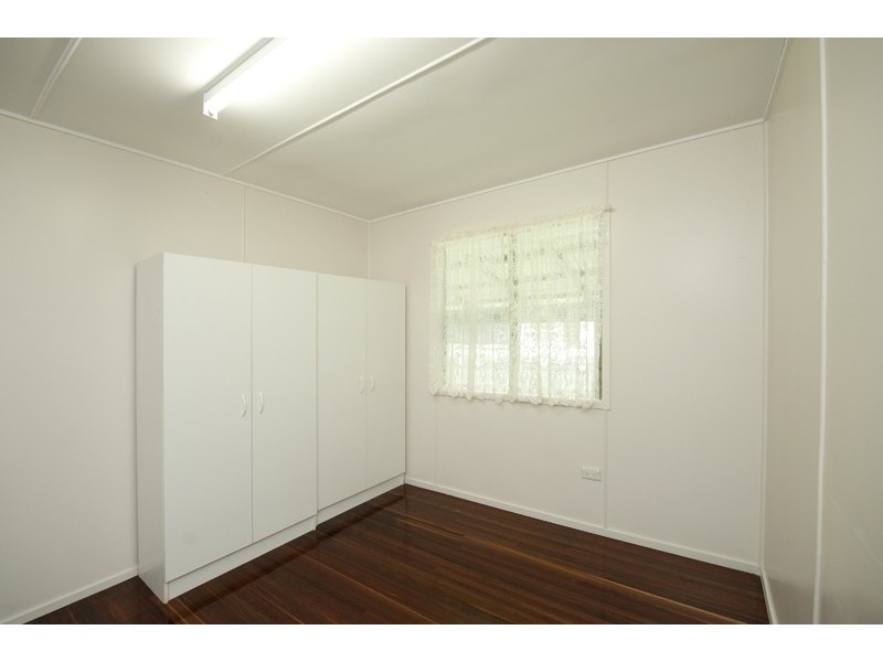 8 Brisbane Street, Barney Point QLD 4680