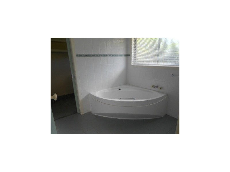 18 Ormiston Street, Gladstone QLD 4680