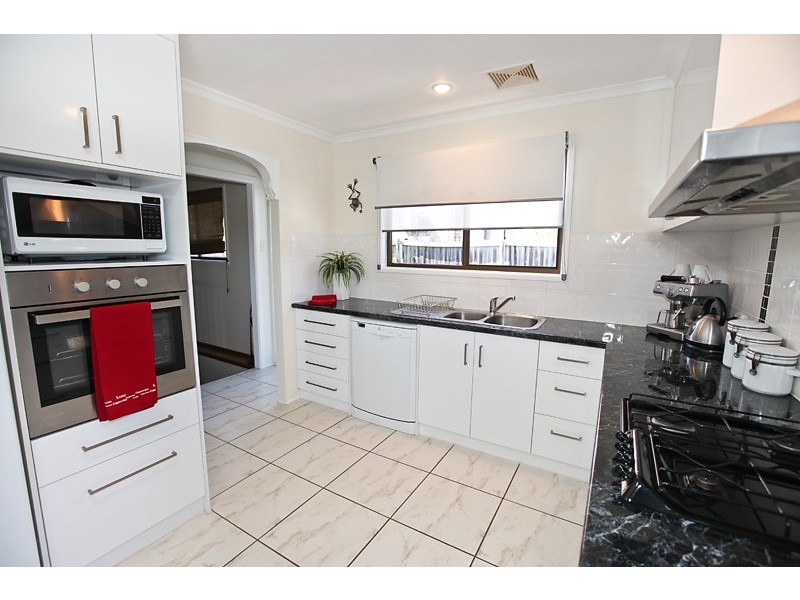 1 St Clements Close, Telina QLD 4680