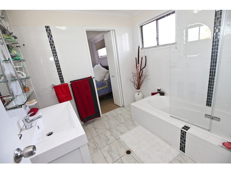 1 St Clements Close, Telina QLD 4680