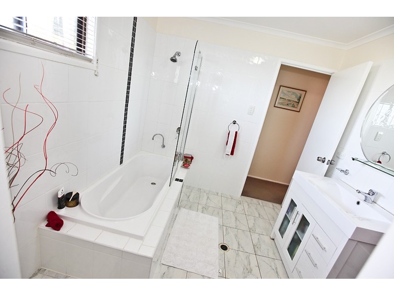 1 St Clements Close, Telina QLD 4680
