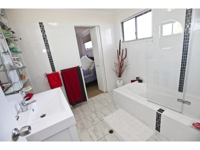 1 St Clements Close, Telina QLD 4680