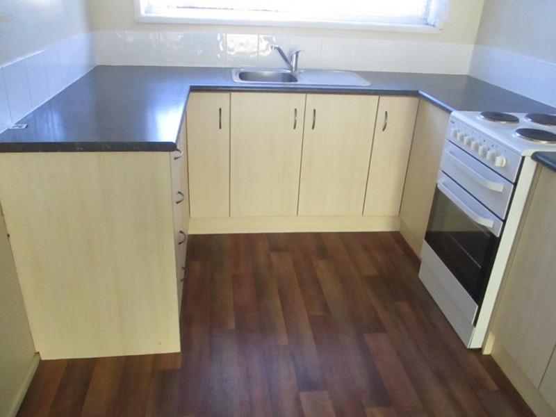 8/7 EDEN ST, South Gladstone QLD 4680