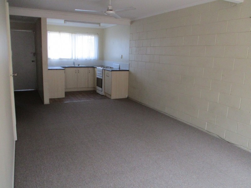 8/7 EDEN ST, South Gladstone QLD 4680