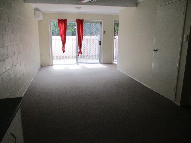 8/7 EDEN ST, South Gladstone QLD 4680