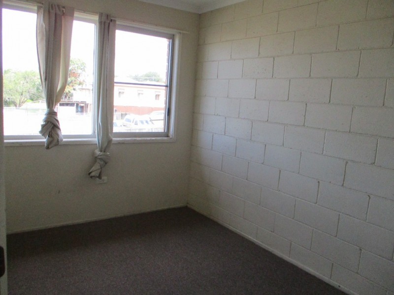 8/7 EDEN ST, South Gladstone QLD 4680