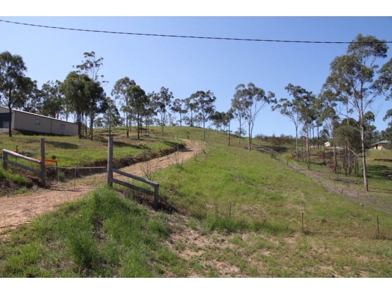 118 Flora Dr, Beecher QLD 4680